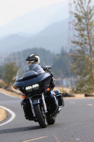 Illustration for article titled The Harley-Davidson Road Glide Ultra Is A Nickelback Album In Bike FormÂ